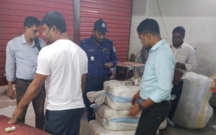 কুরিয়ার সার্ভিস থেকে এক লাখ নকল বিড়ি জব্দ